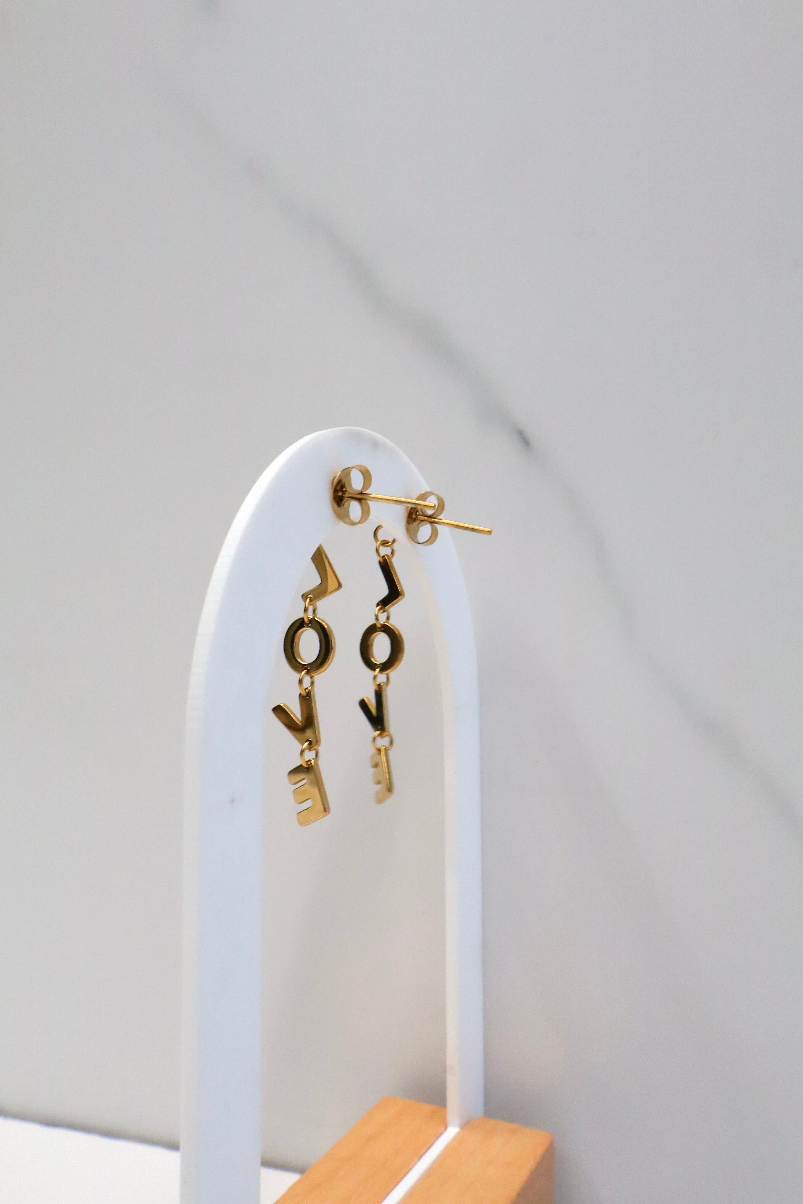 Oorbellen met LOVE letters