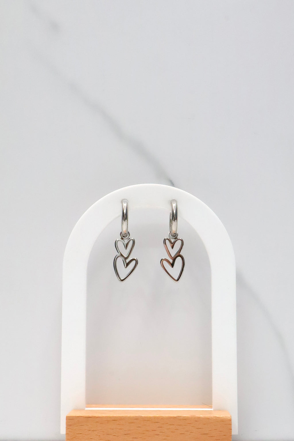 Oorbellen met twee hangende hartjes