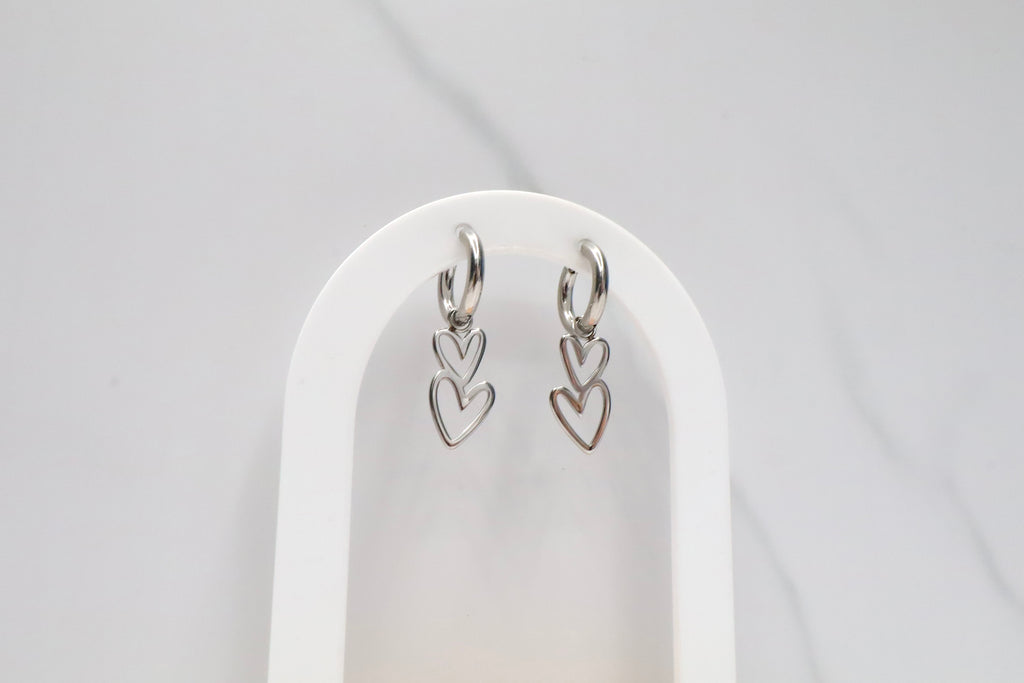 Oorbellen met twee hangende hartjes