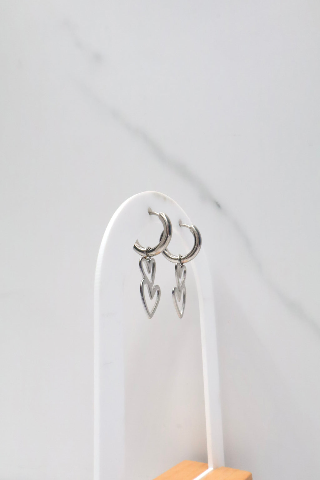 Oorbellen met twee hangende hartjes