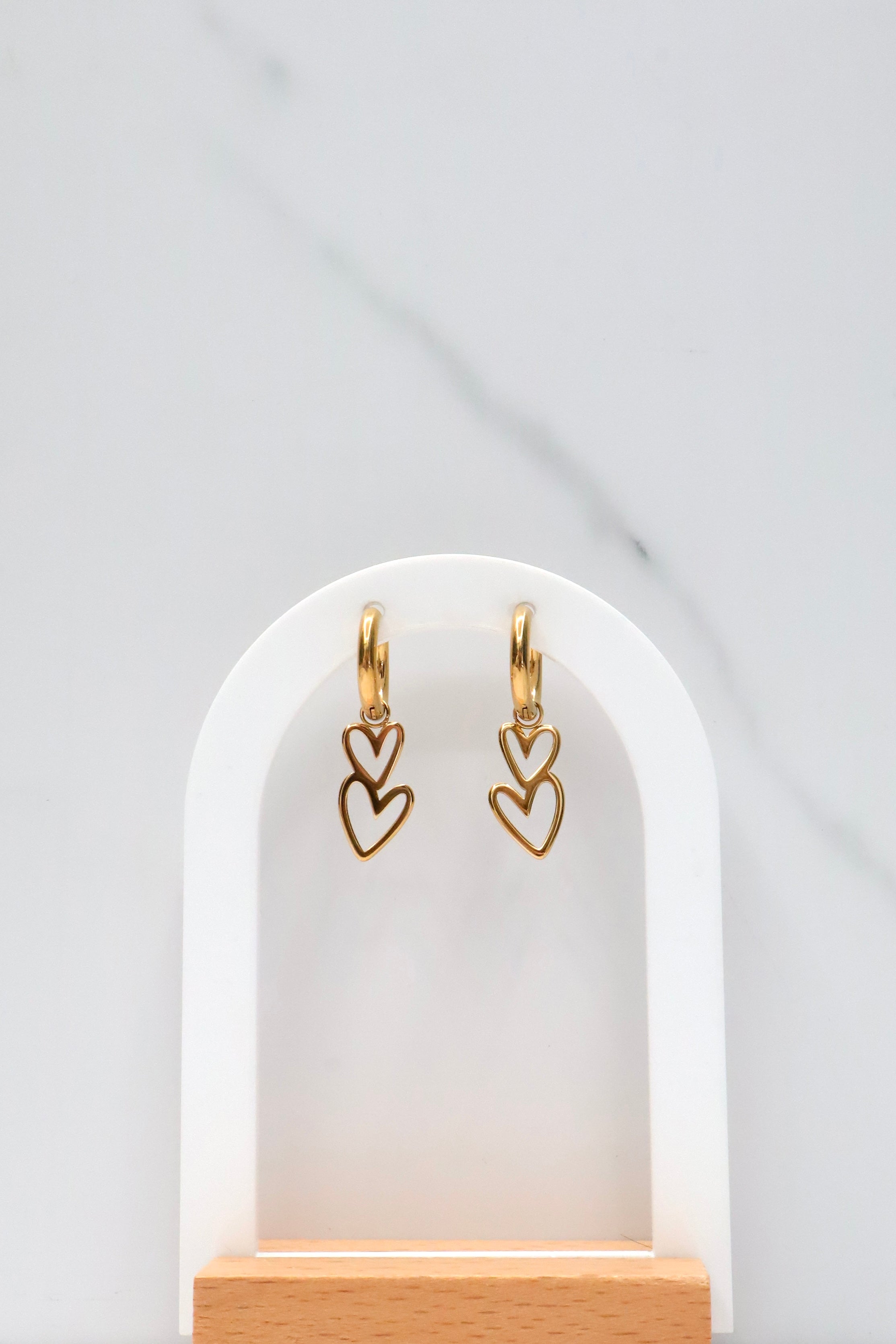 Oorbellen met twee hangende hartjes