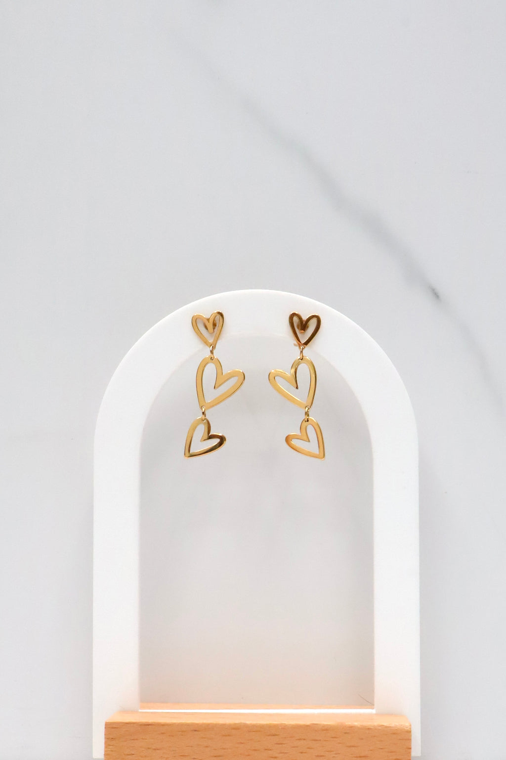 Oorbellen met 3 zwevende hartjes