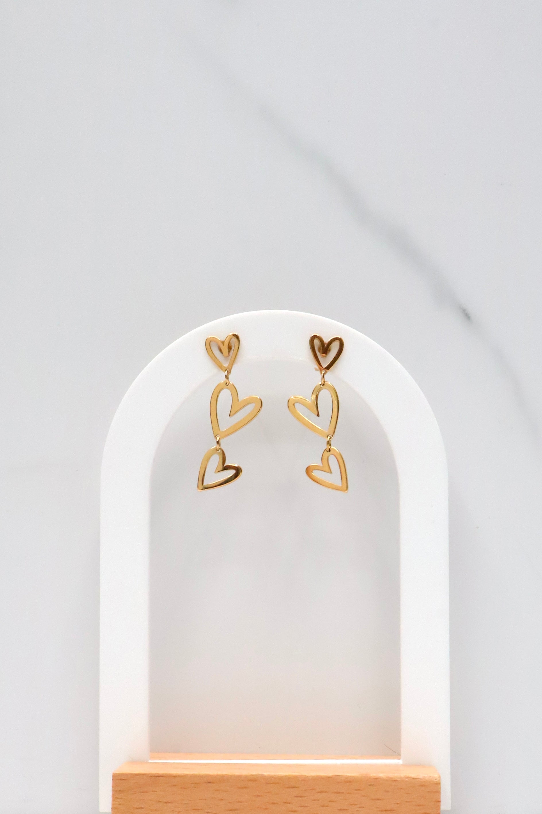 Oorbellen met 3 zwevende hartjes