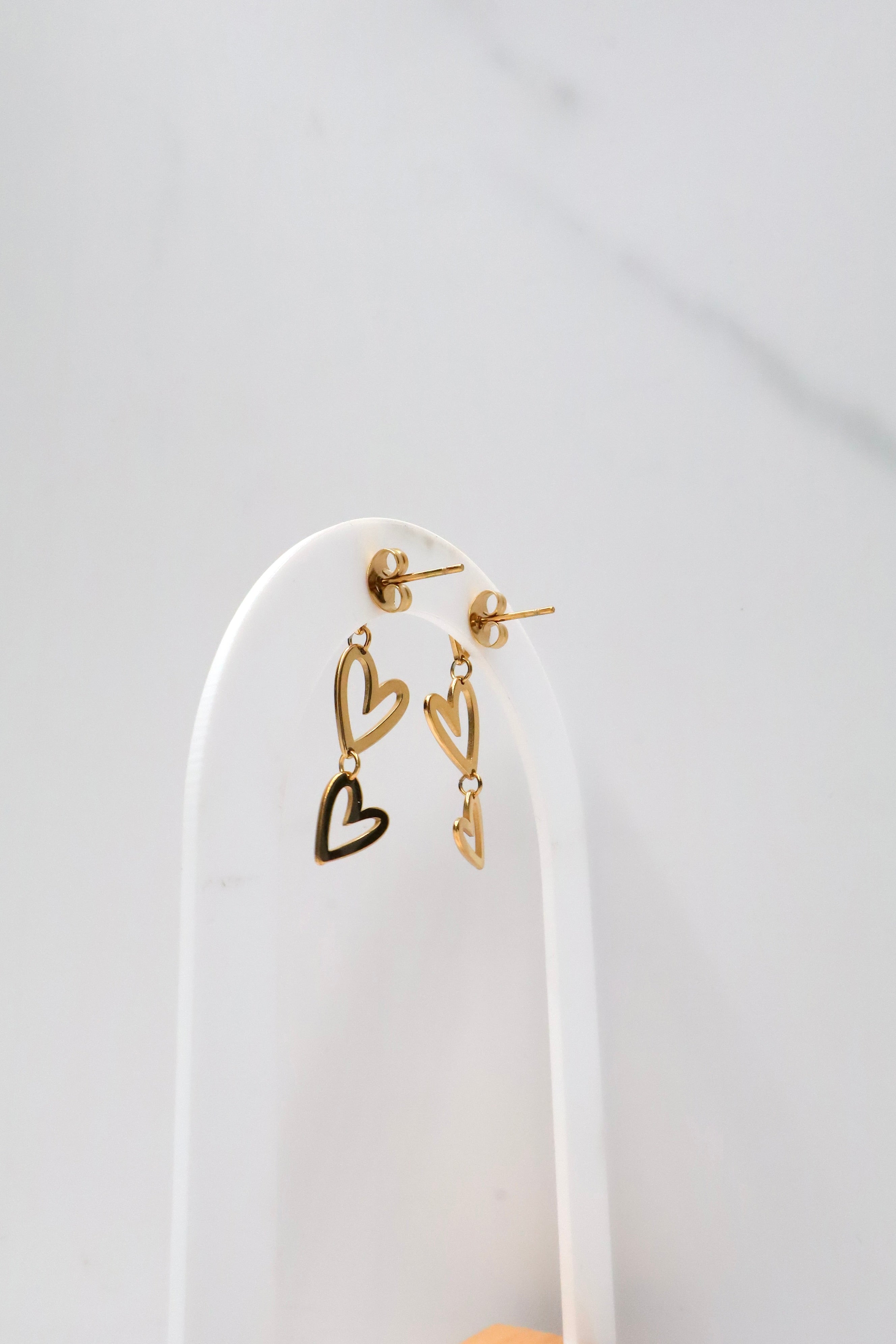 Oorbellen met 3 zwevende hartjes