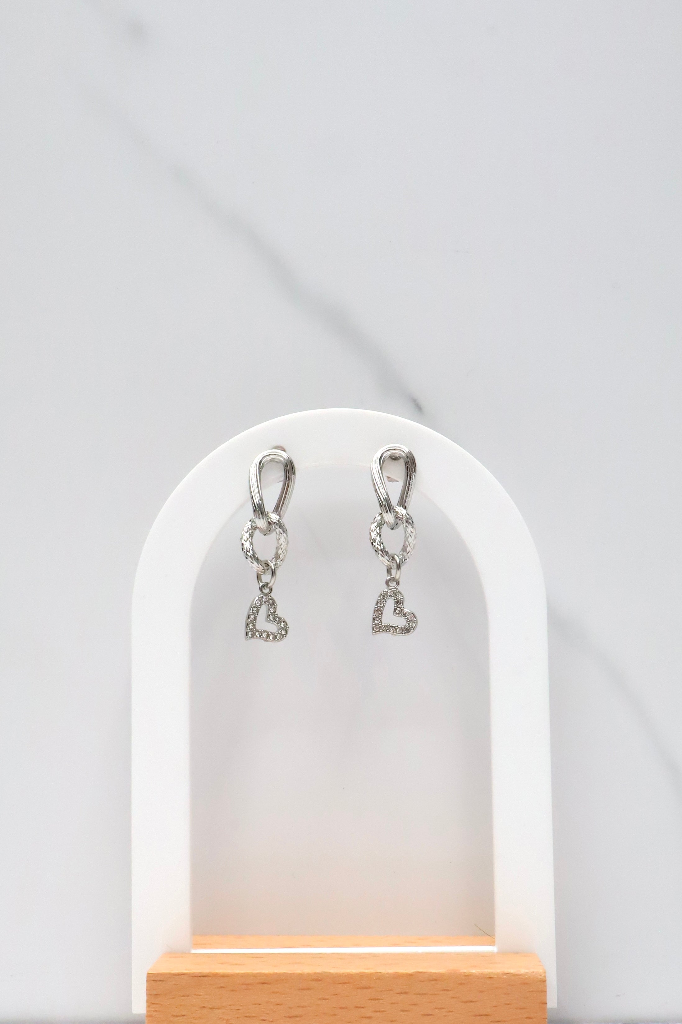 Oorbellen met schakel en hangend hartje