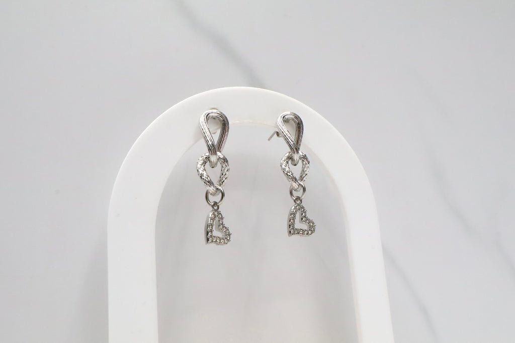 Oorbellen met schakel en hangend hartje