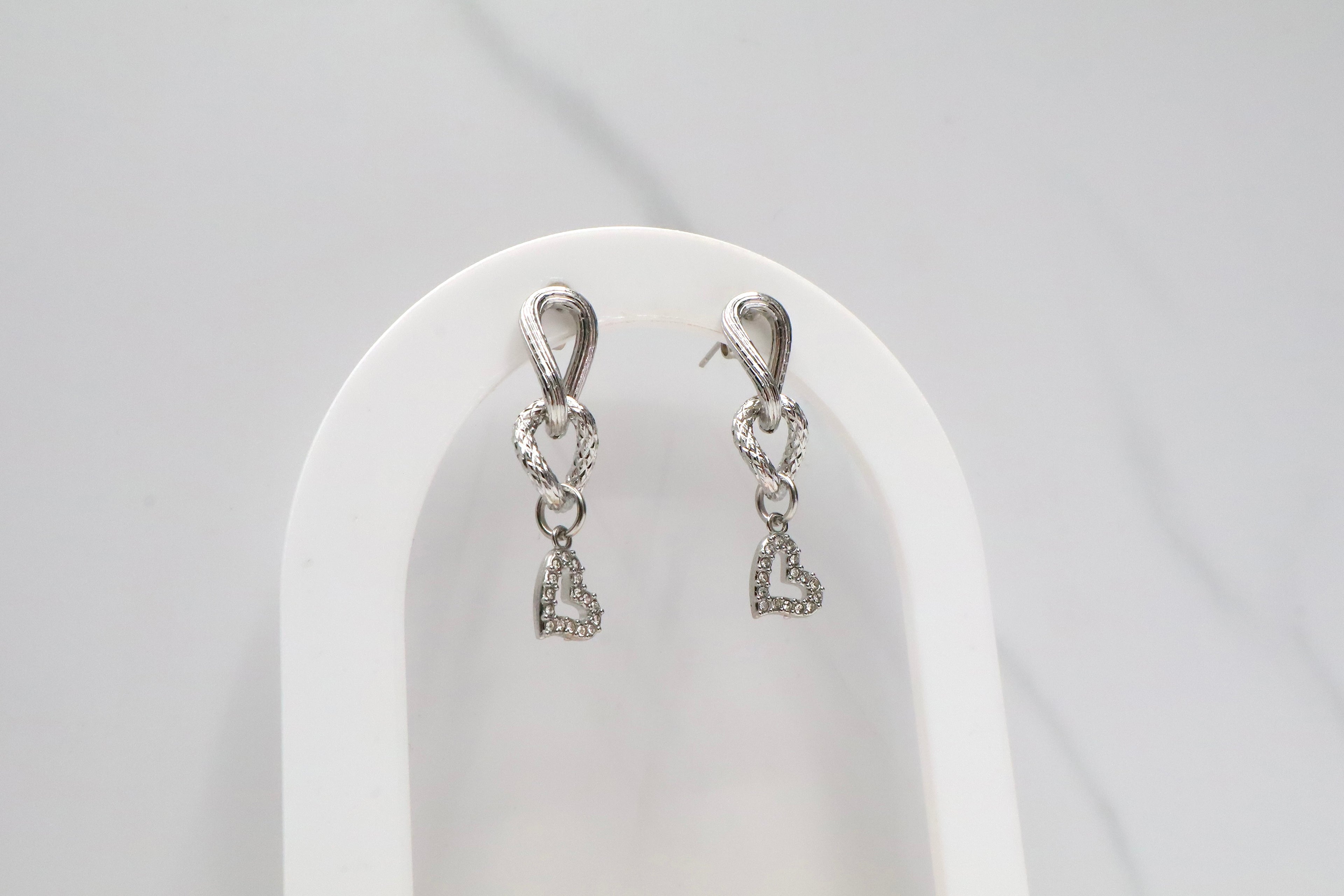 Oorbellen met schakel en hangend hartje