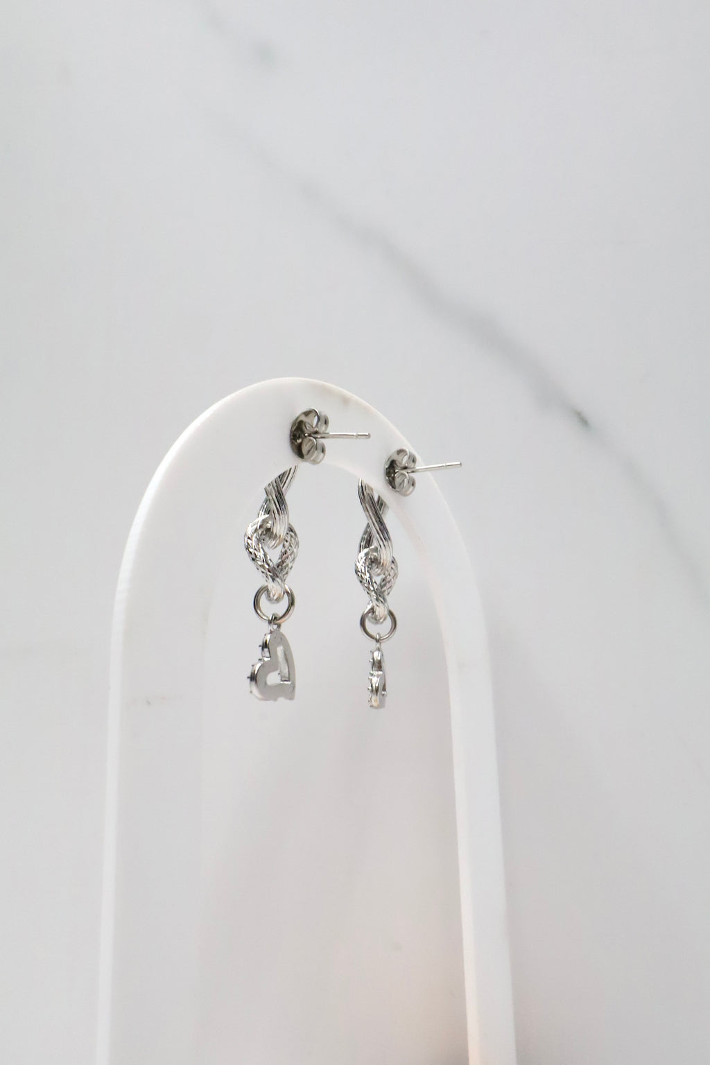 Oorbellen met schakel en hangend hartje