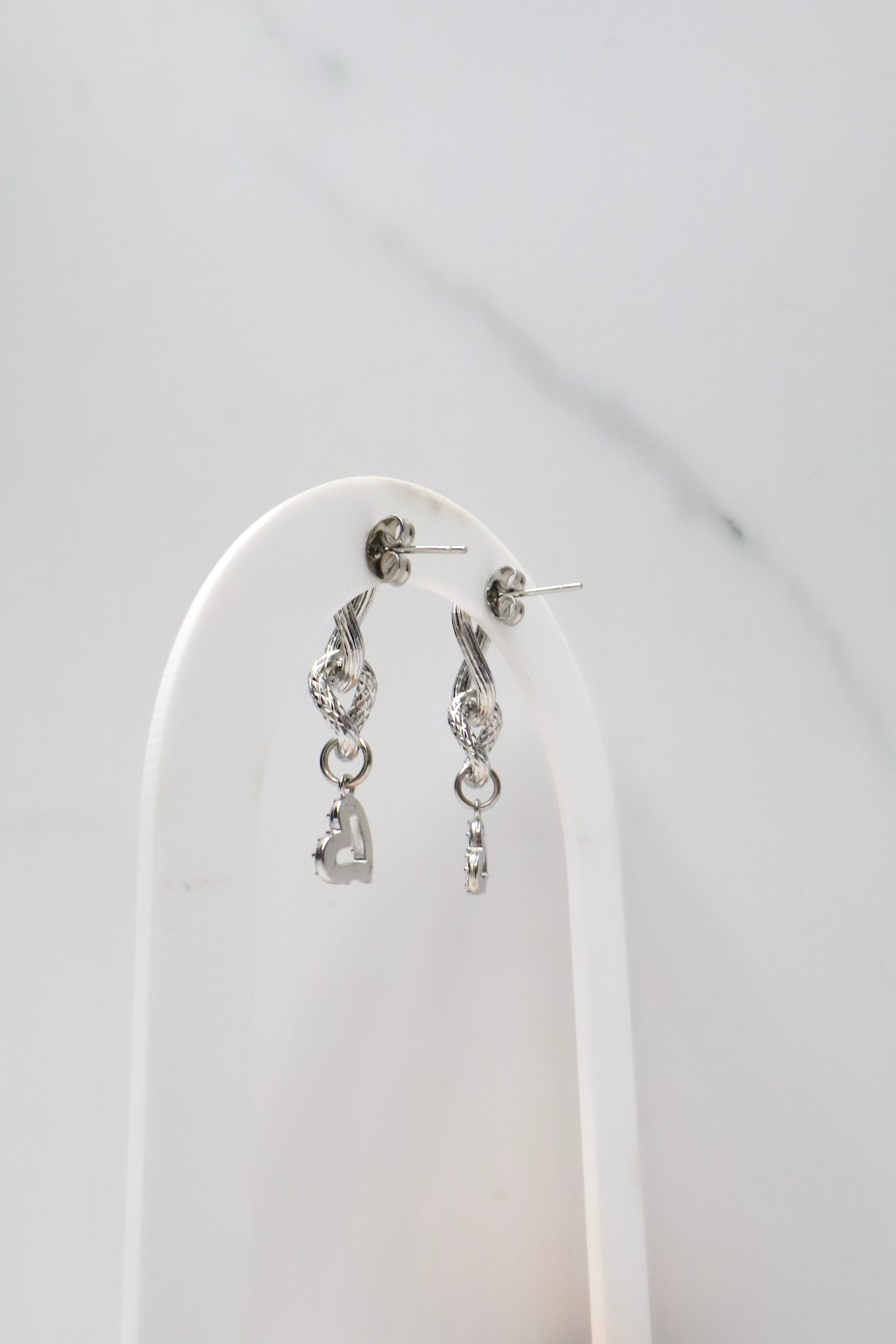 Oorbellen met schakel en hangend hartje