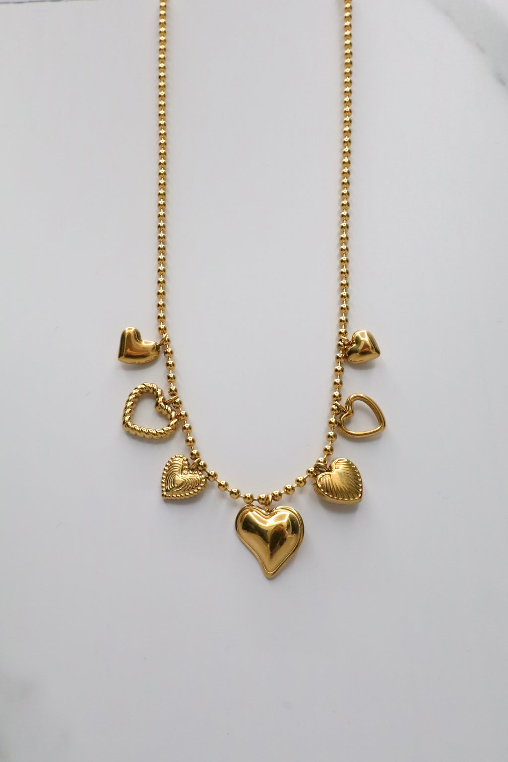 Ketting met hartjes hangers