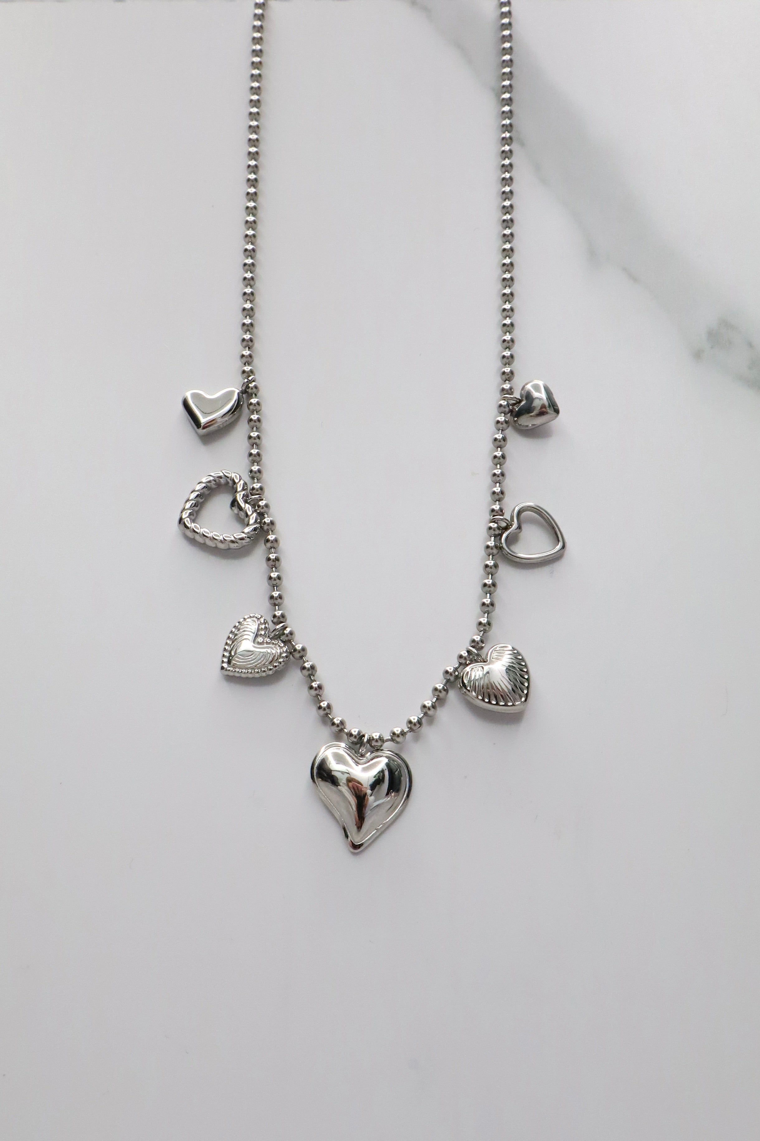 Ketting met hartjes hangers