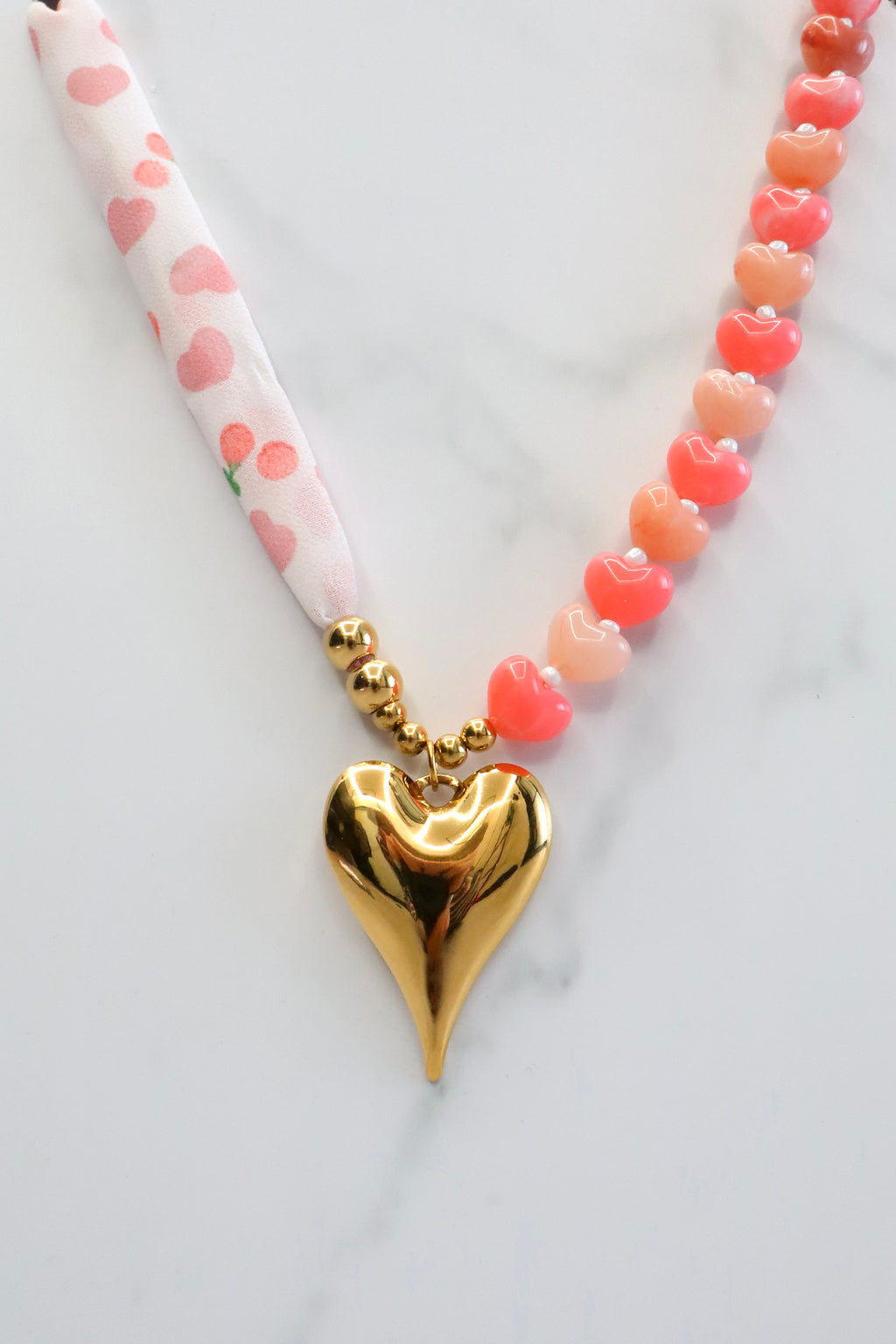 Ketting met lint en kralen