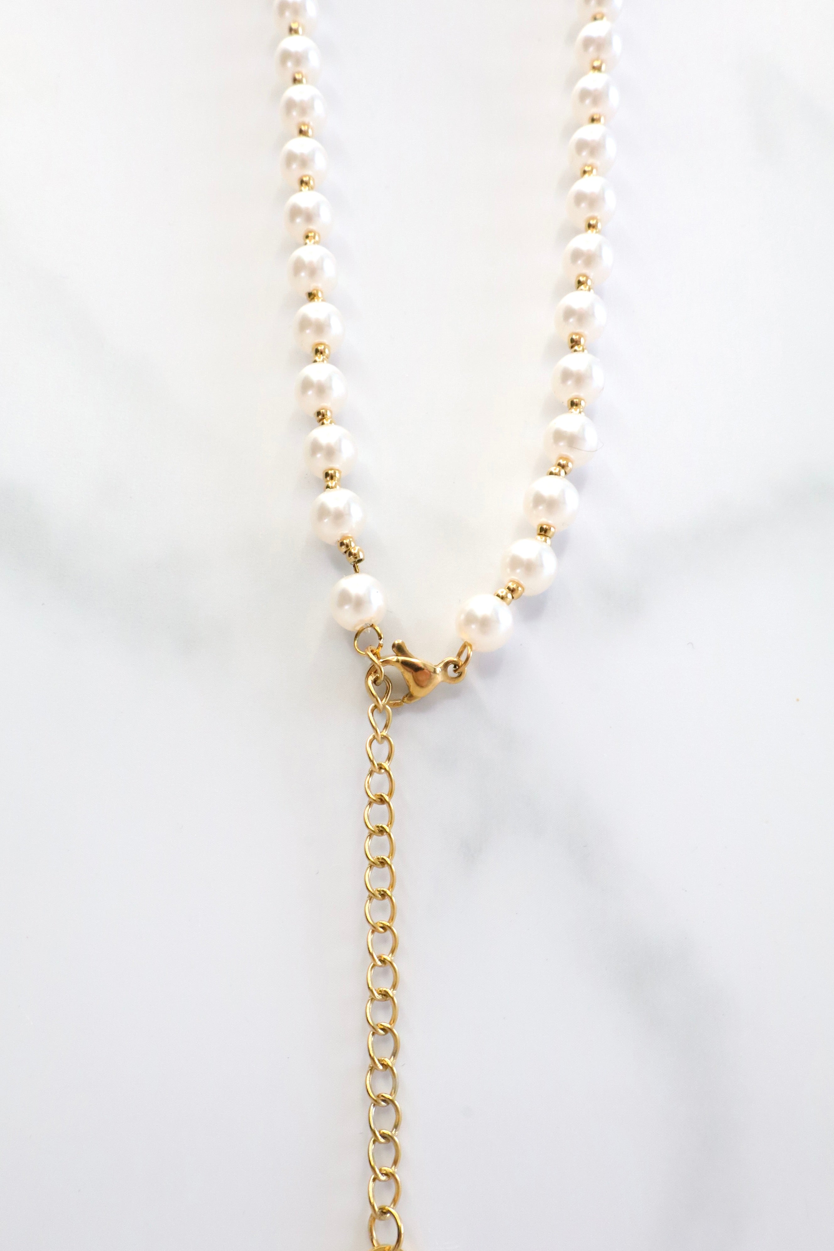 Parel ketting met hartjes bedels