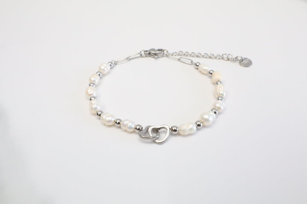 Armband met parels en verbindingshartje