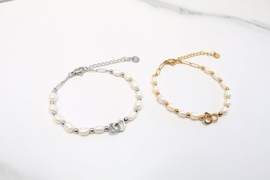 Armband met parels en verbindingshartje